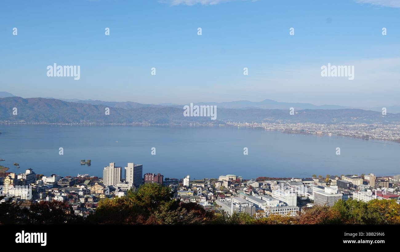 Malerische Aussicht auf den Suwa-See, Nagano, Japan Stockfoto