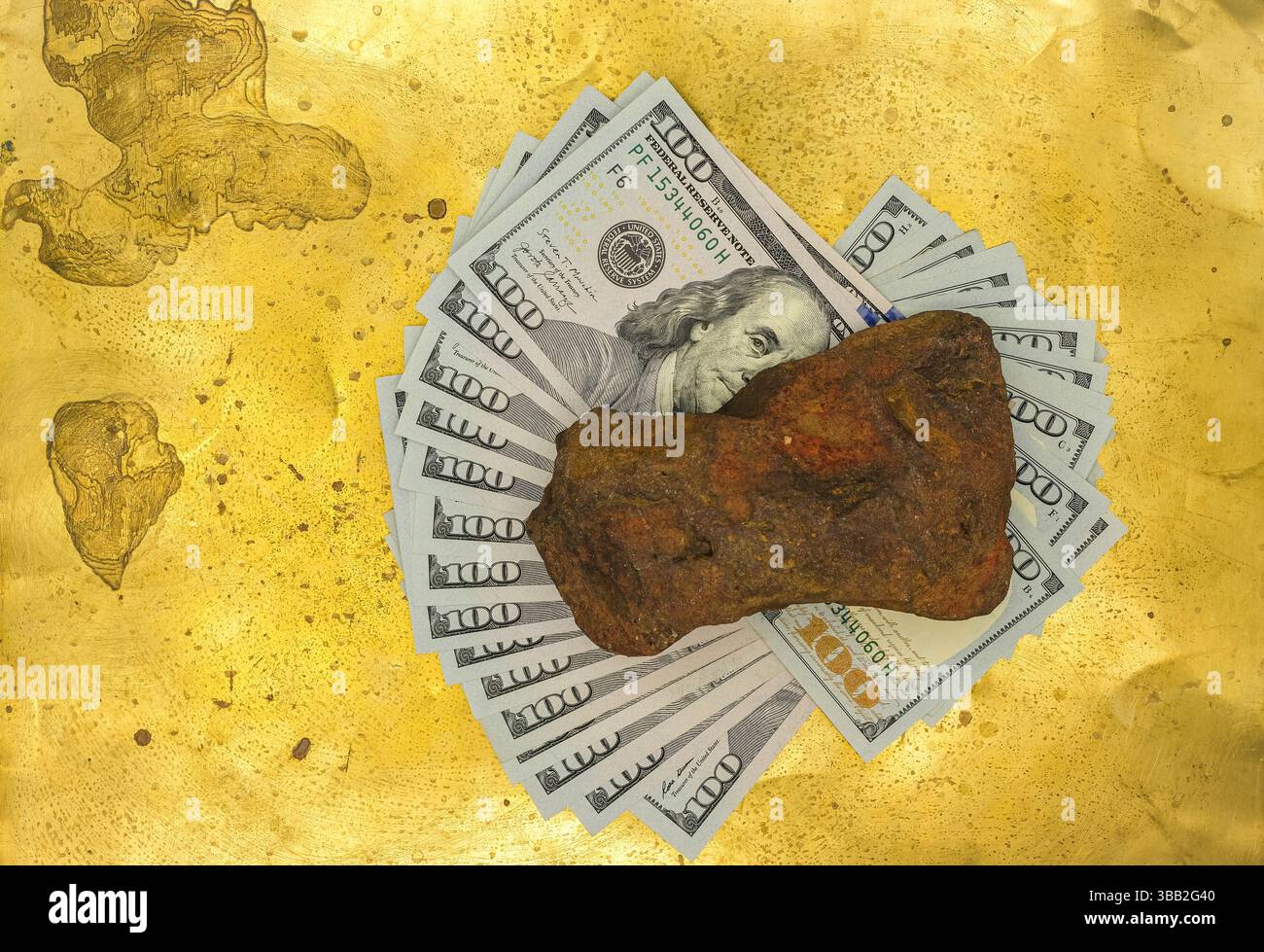 Dollarscheine sind in einem Fächer auf goldenem Hintergrund verstreut. Roter Ocker liegt auf den Banknoten. Metaphorische Sicht, Geld zu verdienen und reich zu werden. Stockfoto