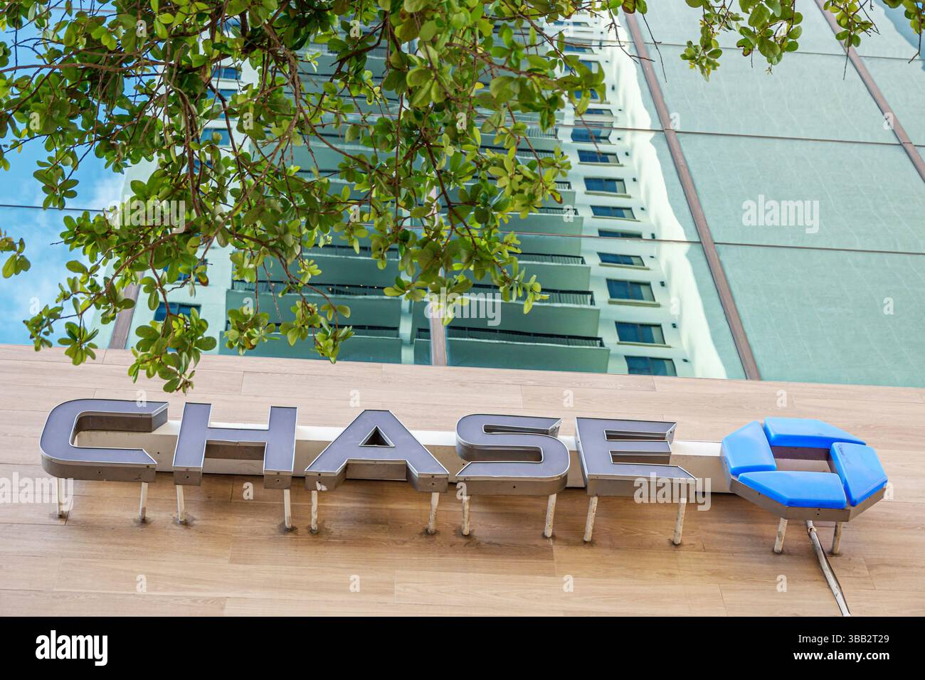 Miami Florida, Brickell Financial District, SW 9th Street, JPMorgan Chase Bank-Logo, Chase Zweigstellengebäude, Außenbeschilderung am Ladenrand, finanzielle Ausstattung Stockfoto