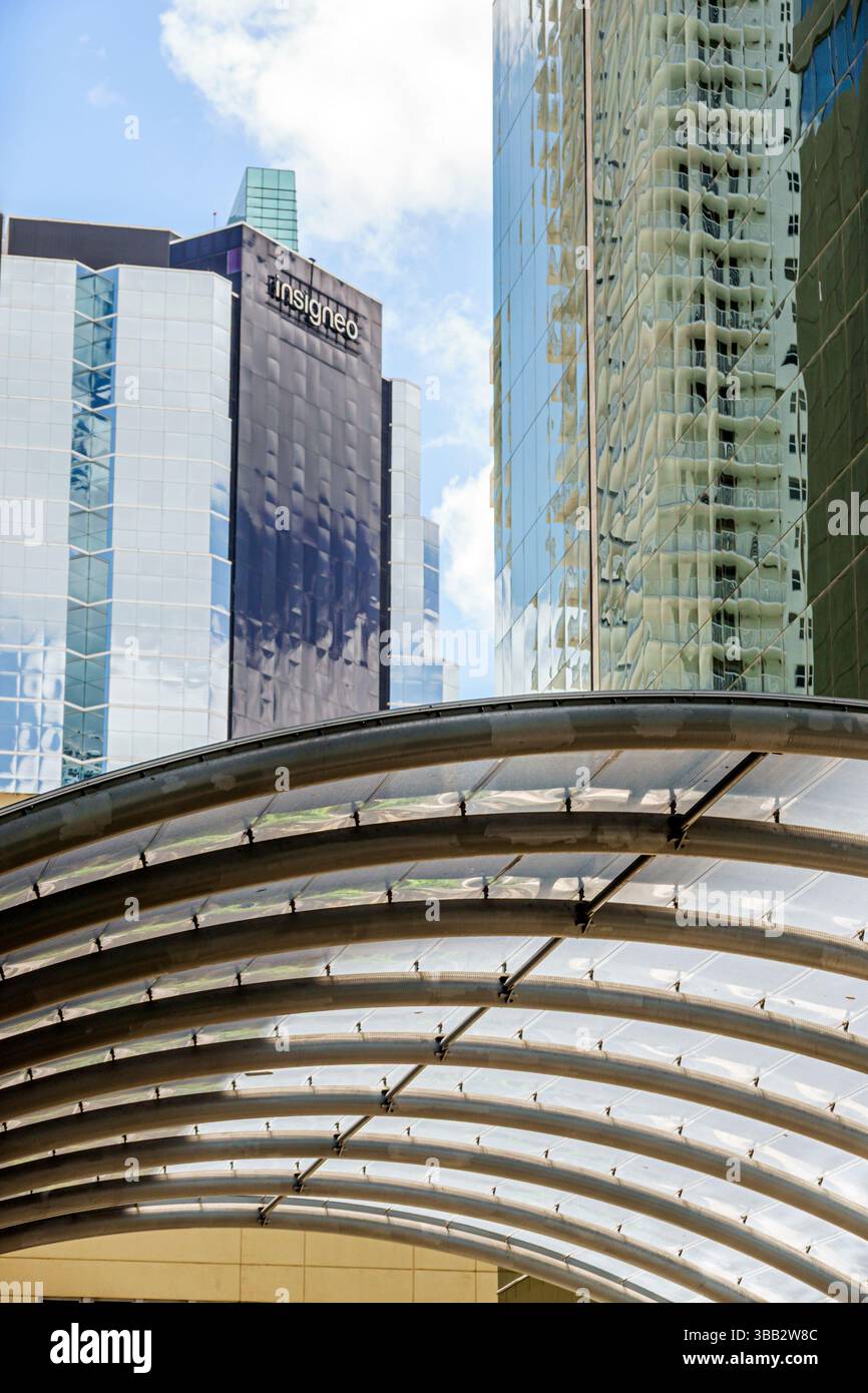 Miami Florida, Brickell Financial District, Brickell Avenue, Insigneo Büroturm, Glashochhäuser, moderne Architektur, Wolkenkratzerreflektionen, c Stockfoto