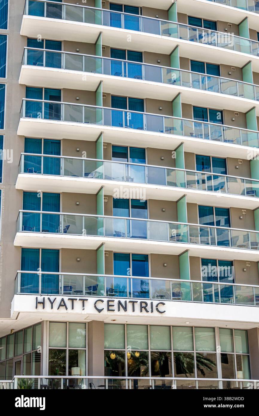Miami Florida, Brickell Financial District, Brickell Bay Drive, Hyatt Centric Brickell Miami Hotel, Glasbalkone, Balkongeländer, Hotelzimmer Stockfoto