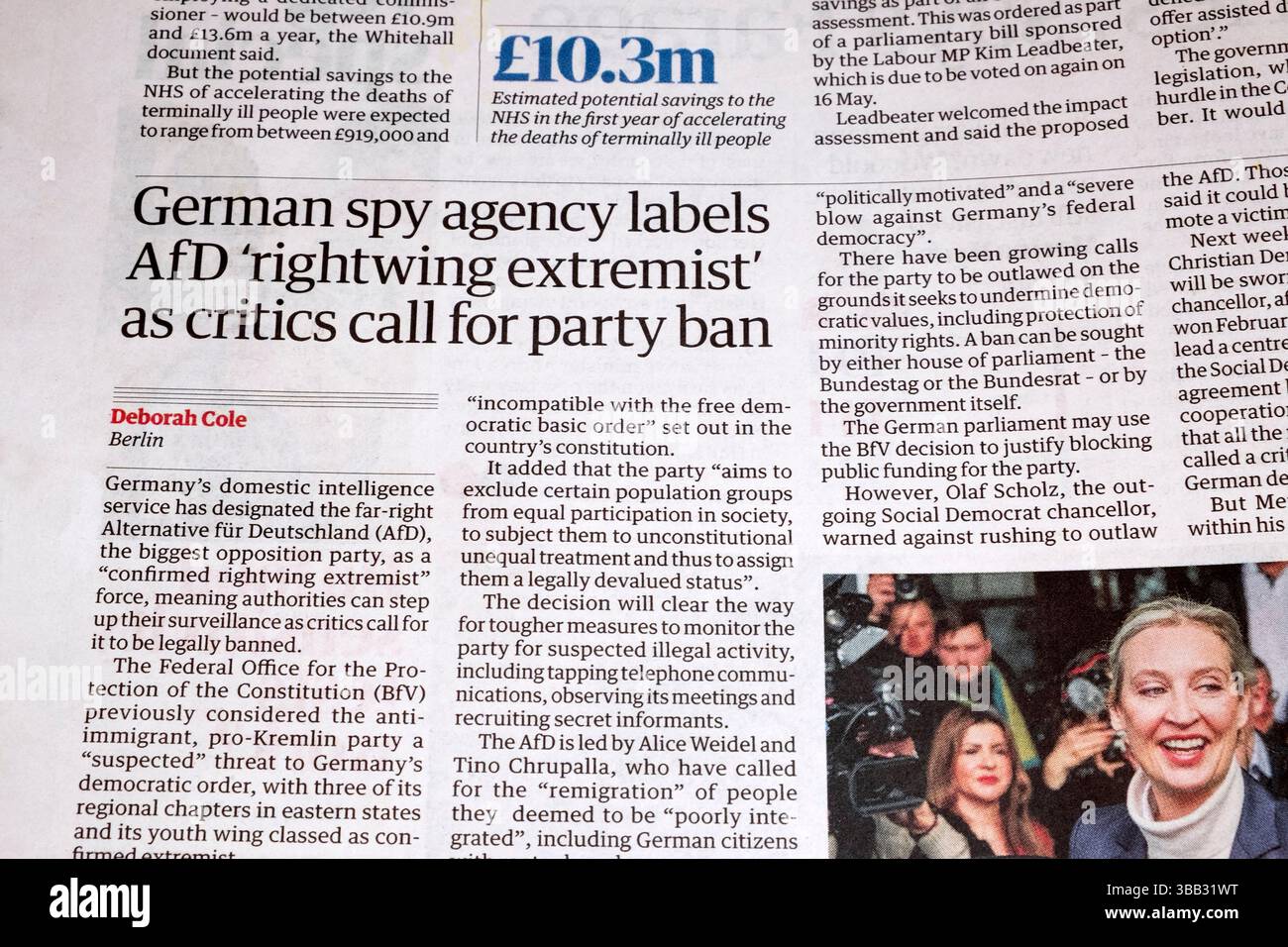 "Deutsche Spionageagentur bezeichnet AfD als "Rechtsextremisten", da Kritiker ein Parteiverbot fordern", titelt die Zeitung Guardian artikel 3 Mai 2025 London Großbritannien Stockfoto