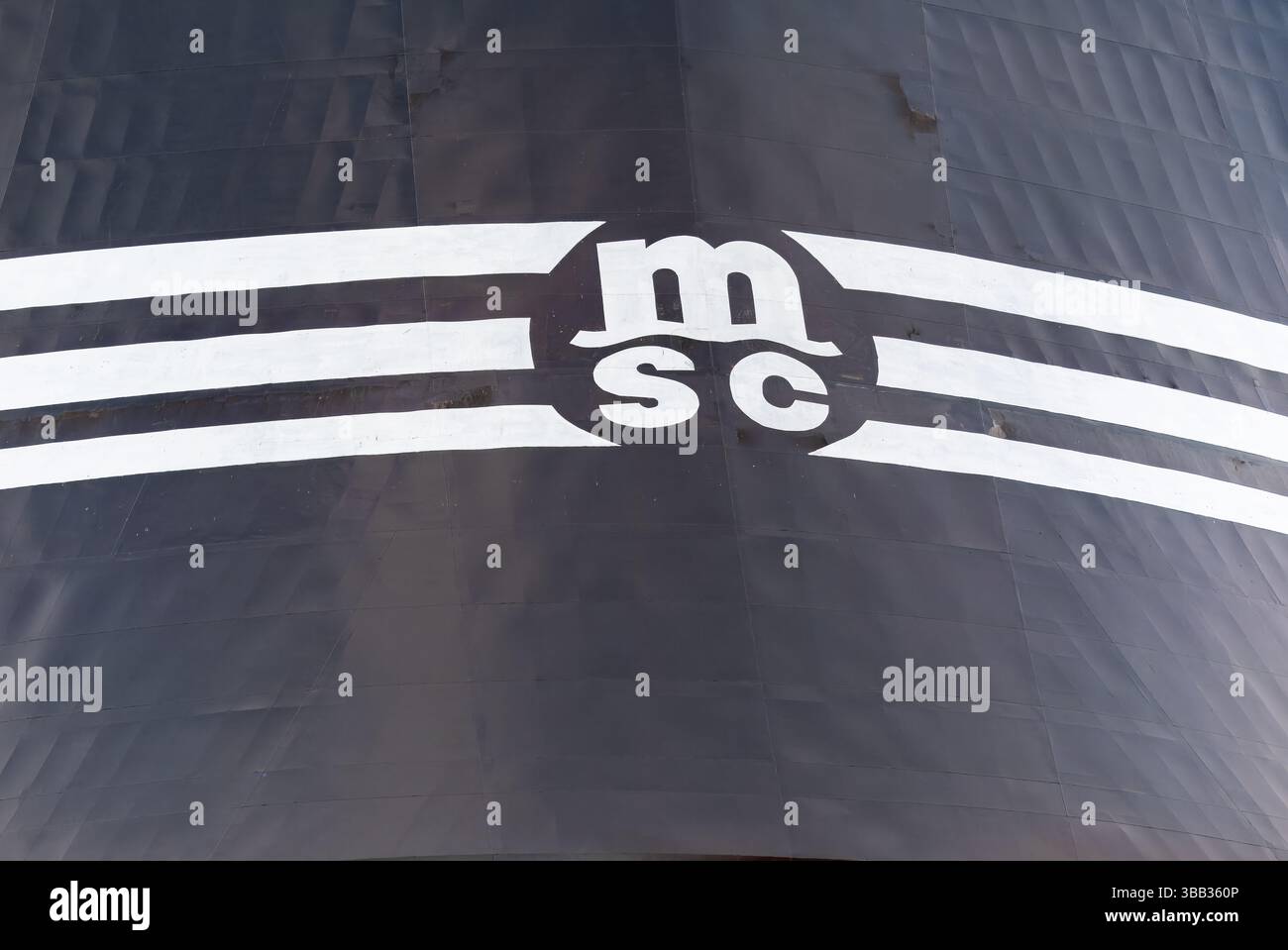 Eine Nahaufnahme des MSC Arina, angedockt im Hafen von Los Angeles, Kalifornien. Die Gulsun-Klasse der ultragroßen Containerschiffe war der größte Container Stockfoto