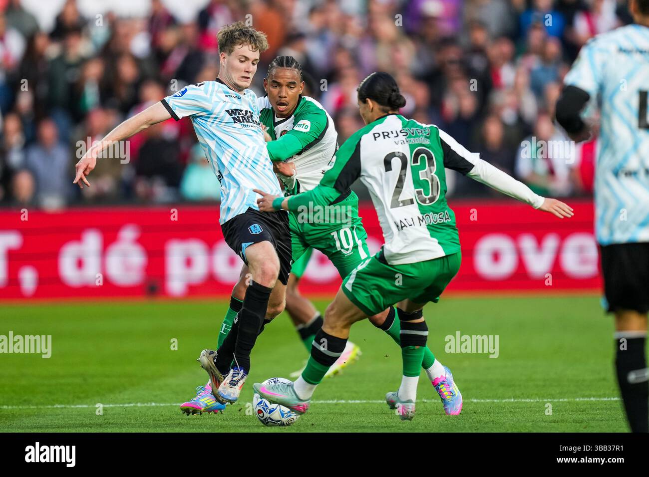 Rotterdam, Niederlande. Mai 2025. Rotterdam: Tim van de Loo vom RKC Waalwijk, Calvin Stengs aus Feyenoord, Anis Hadj Moussa aus Feyenoord während der dreißigsten Runde der Eredivisie-Saison 2024/2025. Das Spiel findet am 14. Mai 2025 im Stadion Feijenoord de Kuip zwischen Feyenoord und RKC Waalwijk in Rotterdam statt. Credit: Box to Box Pictures/Alamy Live News Stockfoto