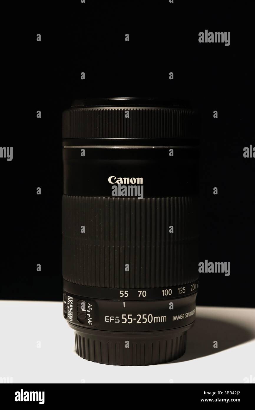 Das Canon ef-S Objektiv mit 55-250-mm-Zoom Stockfoto