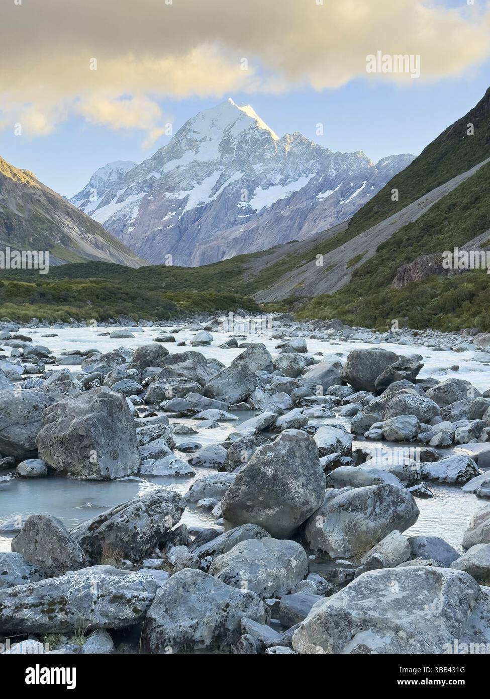 Wanderweg des Hooker Valley Track, Mount Cook National Park, Südinsel, Neuseeland, Ozeanien Stockfoto