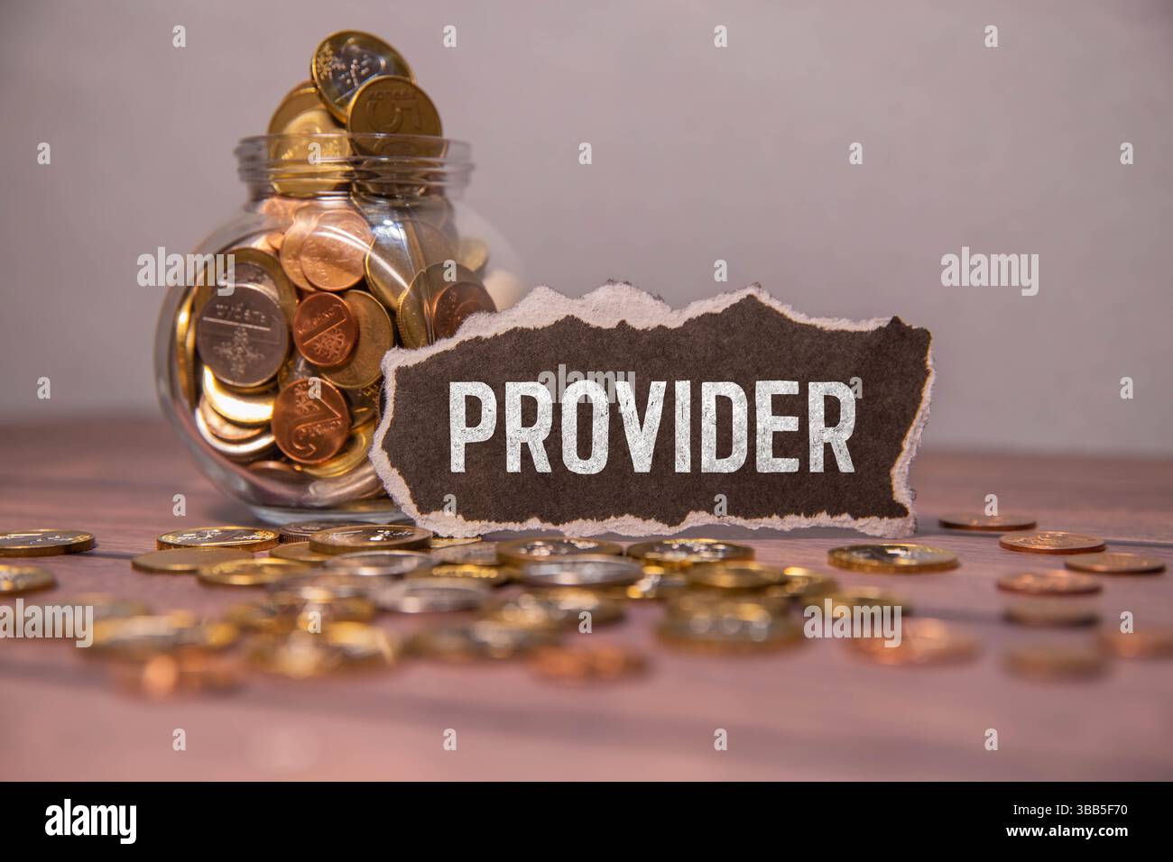 Text auf dem Blatt für Notizen SERVICE PROVIDER, nächsten Rechner und Bleistift, Berichte. Stockfoto