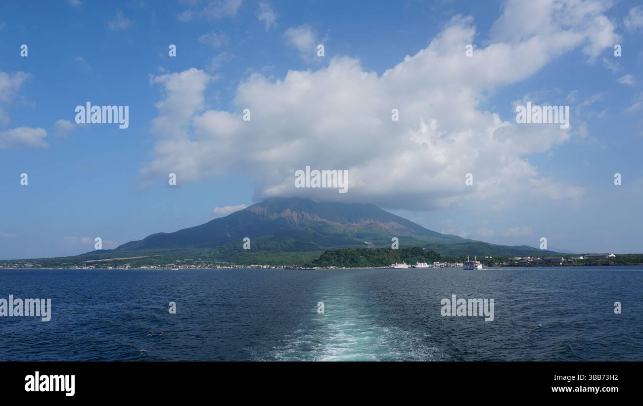 Sakurajima Vulkan – aktiver Vulkan und Wahrzeichen in Kagoshima, Japan Stockfoto