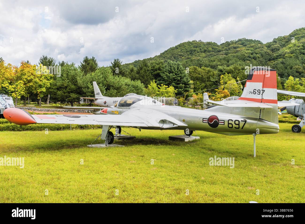 Daejeon, Südkorea. 3. Oktober 2019: Seitenansicht des hinteren Hafens des Cessna T-37C Tweet zweimotorigen Jettrainers auf dem National Cemetery Stockfoto