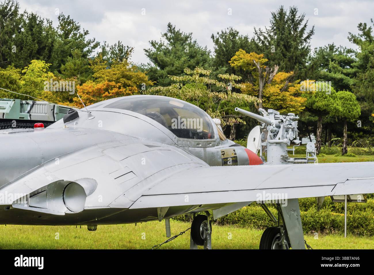 Daejeon, Südkorea. 3. Oktober 2019: Rückansicht des Cockpit-Vordachs und der Steuerbordseite des zweimotorigen Cessna T-37C-Jettrainers im National Stockfoto