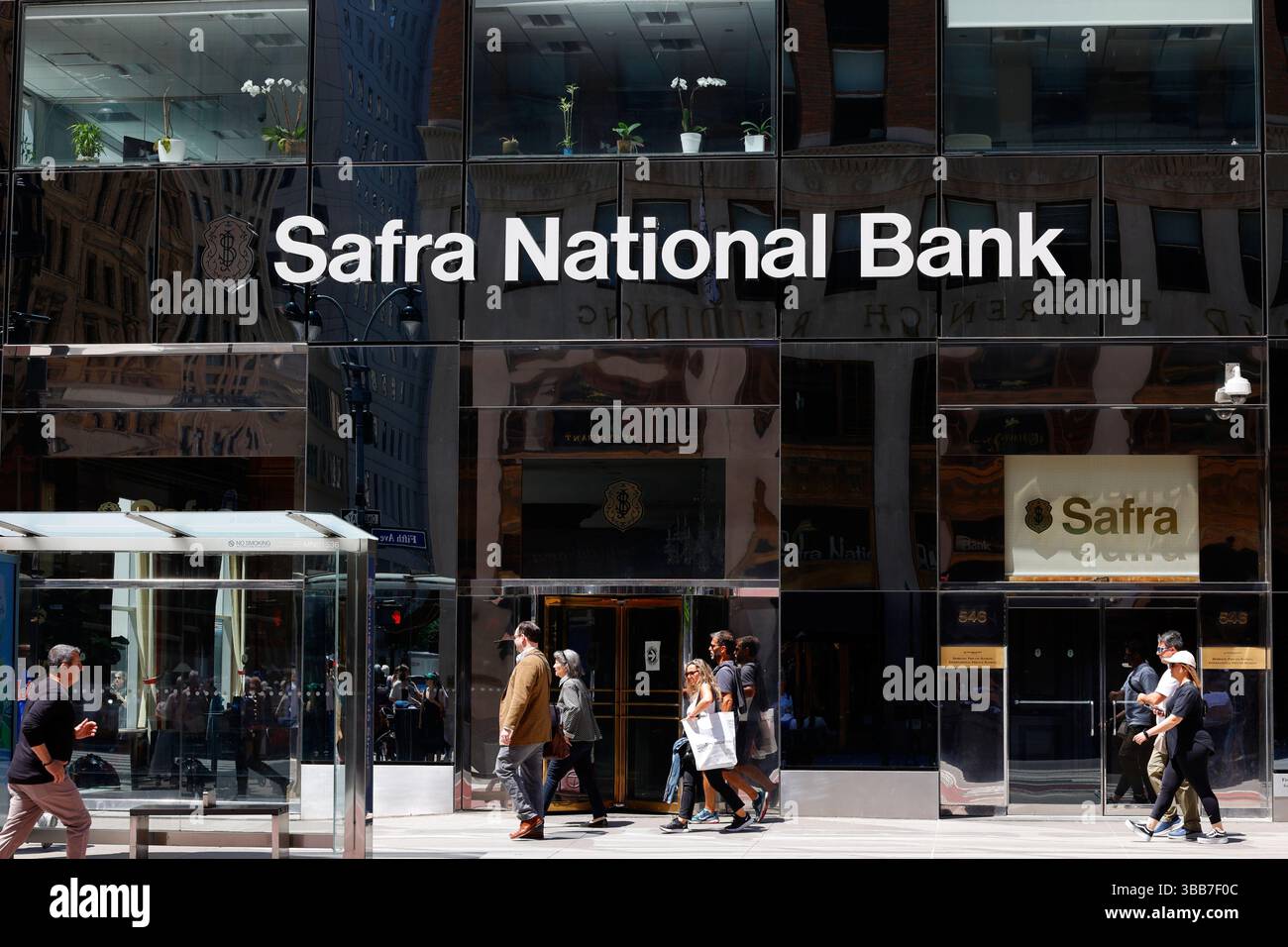 Safra National Bank, 546 Fifth Ave, New York, New York, New York, New York, NYC, Filiale einer privaten Investmentbank, Vermögensverwaltungsgesellschaft in Midtown Manhattan. Stockfoto