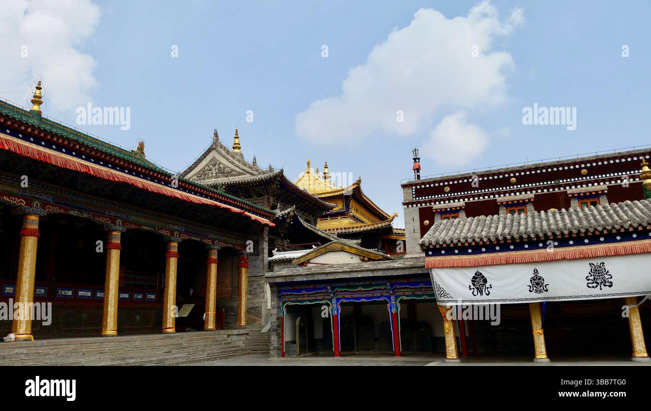 Kumbum Kloster und Qinghai See: Spirituelle und natürliche Wunder von Qinghai, China Stockfoto