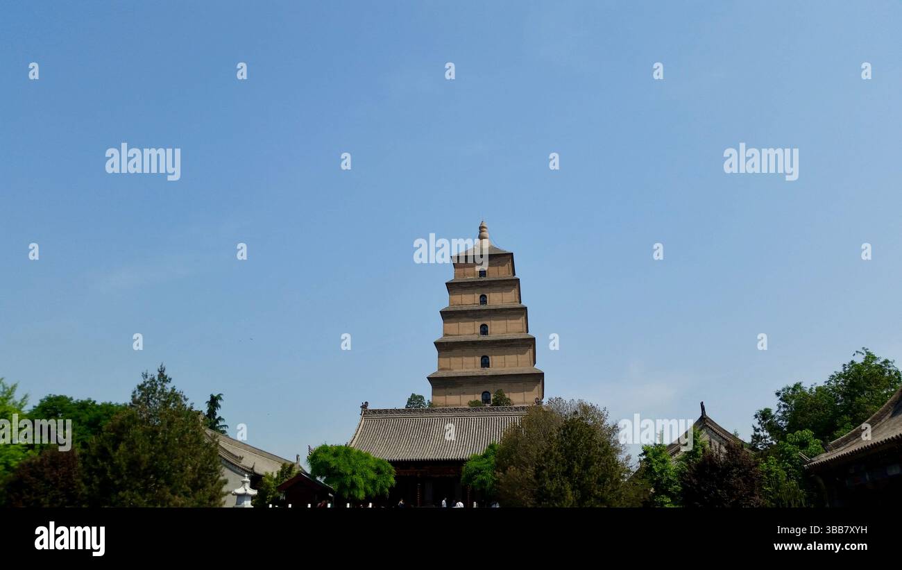 Riesige Wildganspagode in Xi'an, China – historisches buddhistisches Wahrzeichen Stockfoto