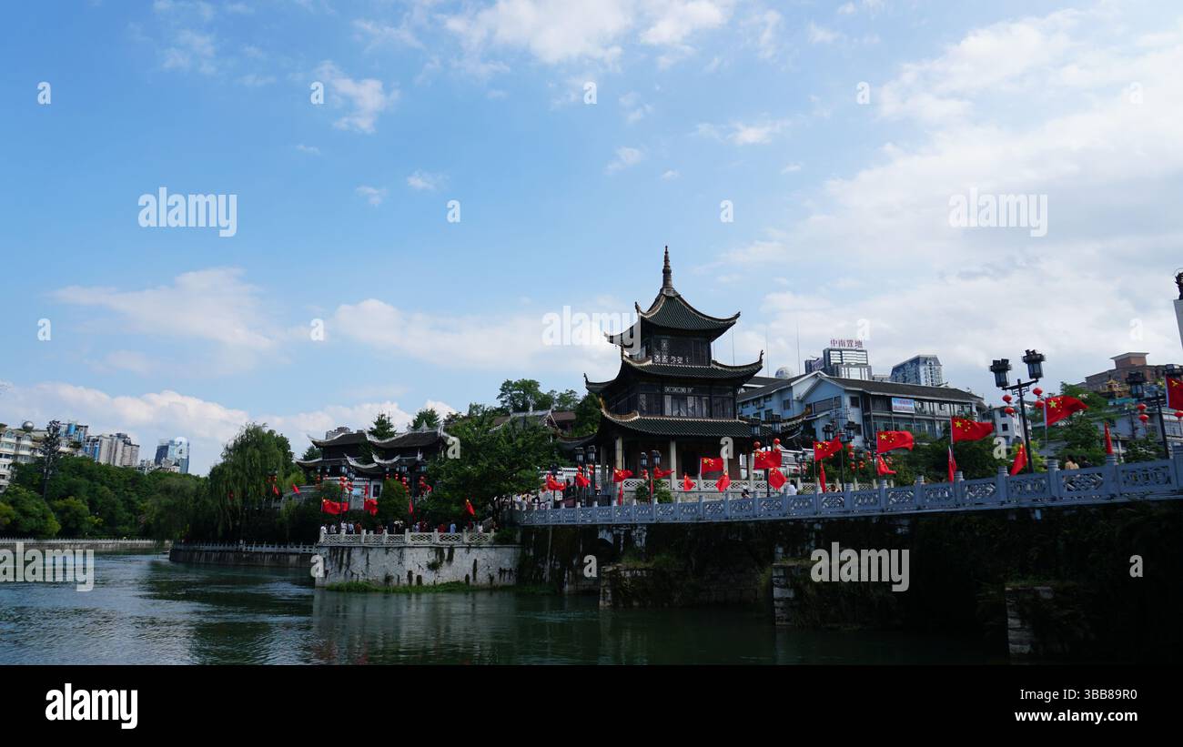 Guiyang, Guizhou: Pulsierende Stadt und Tor zu den Naturwundern im Südwesten Chinas Stockfoto