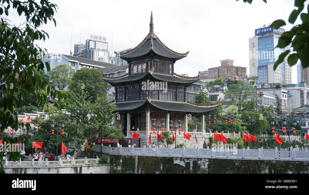 Guiyang, Guizhou: Pulsierende Stadt und Tor zu den Naturwundern im Südwesten Chinas Stockfoto