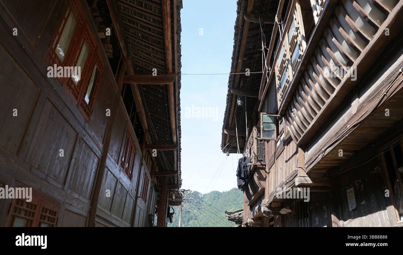 Xijiang Qianhu Miao Dorf: Ein lebendiger Teppich der Miao Kultur in Guizhou, China Stockfoto