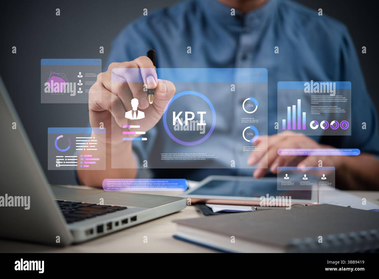 Business-KPI-Dashboard, in dem wichtige Leistungskennzahlen und Datenanalysen angezeigt werden. System zur Festlegung von Unternehmenszielen und zur Effizienzverfolgung. Stockfoto