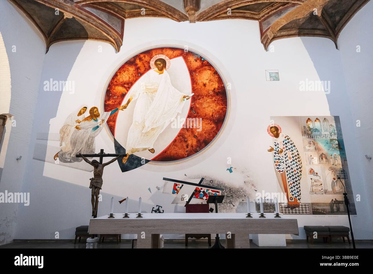 Einzigartige Kunst auf dem Altar in der historischen Iglesia de San Nicolás, Granada, Spanien Stockfoto