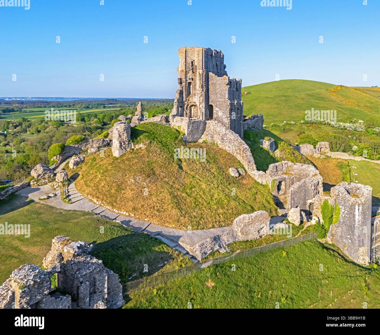 Corfe Castle, Dorset. Vereinigtes Königreich. 05.09.2025. Ein schönes Bild der Ruinen von Corfe Castle. Mai 2025 Stockfoto