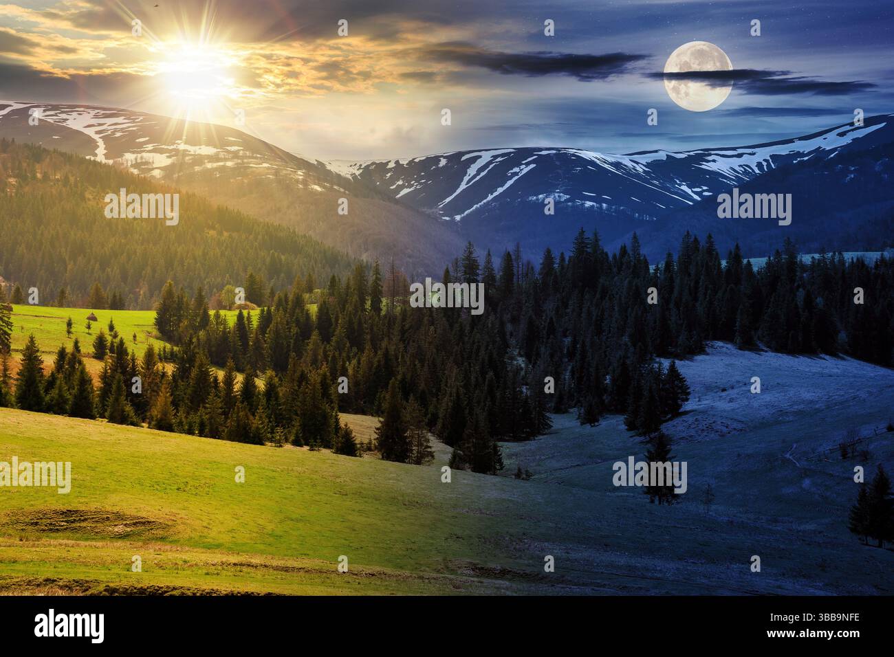 Tag- und Nachtzeitwechsel. Ländliche Landschaft mit Weide und Waldhügel. Schneebedeckte Berge. Naturkulisse am Frühlingsnachtgleiche. Bewölkter Himmel mit Stockfoto