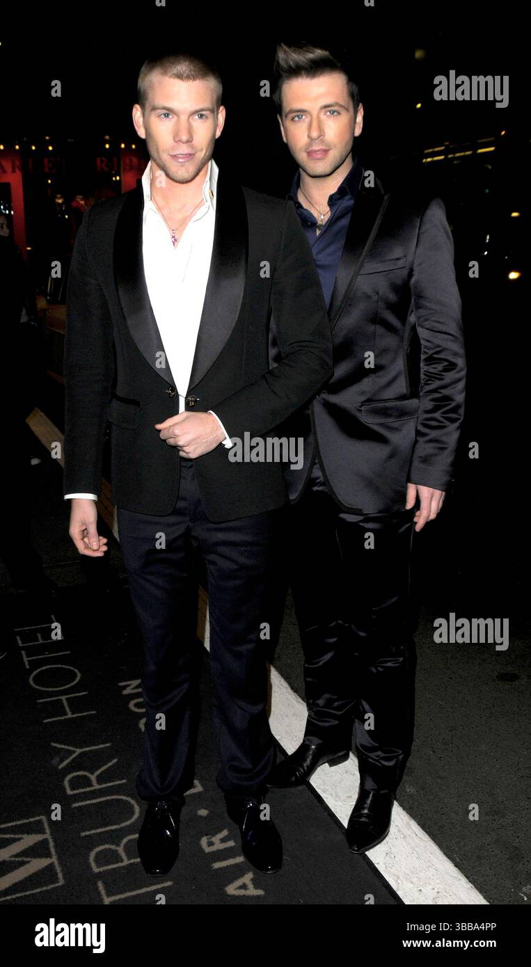 Mark Feehily von Westlife und sein Freund Kevin McDaid bei der MTV Staying Alive Foundation Party im Westbury Hotel in London - 9. November 2009 Stockfoto