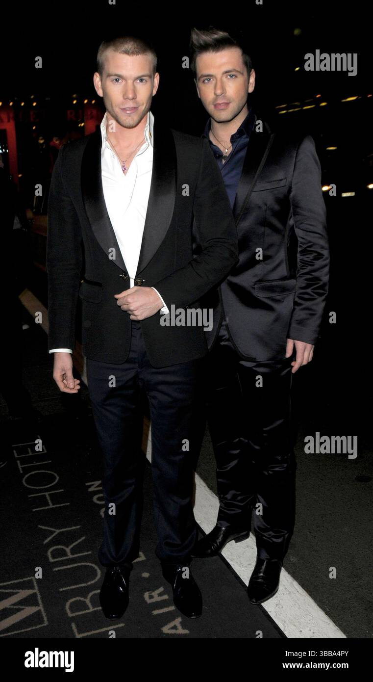 Mark Feehily von Westlife und sein Freund Kevin McDaid bei der MTV Staying Alive Foundation Party im Westbury Hotel in London - 9. November 2009 Stockfoto