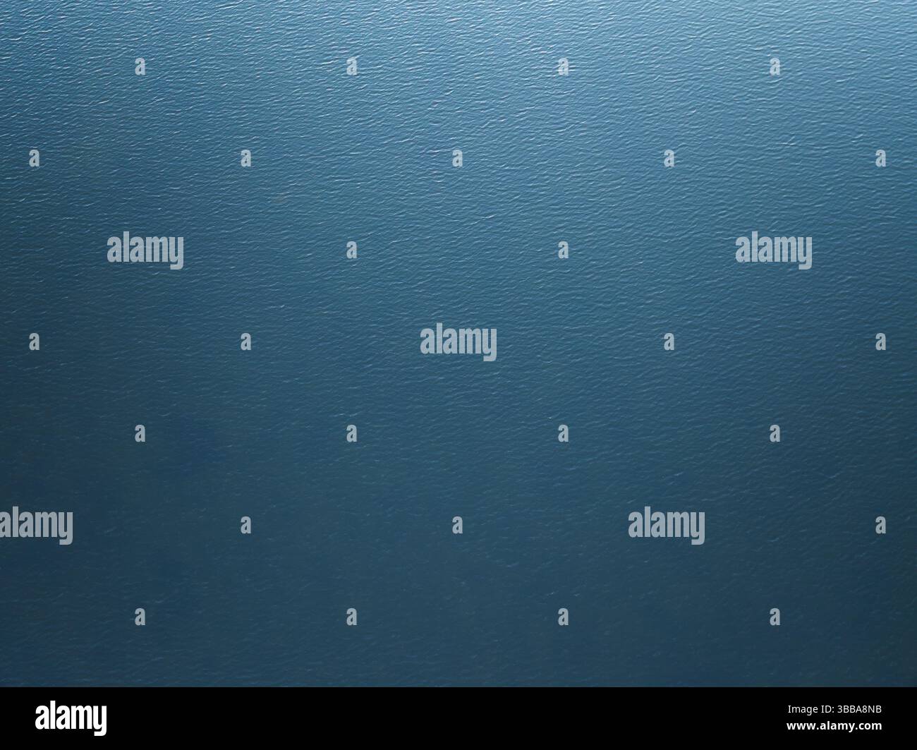 Ruhige Textur der Ostsee-Oberfläche mit kleinen Wellen bei nahezu ruhigen Bedingungen, perfekter natürlicher blauer Hintergrund für Design. Stockfoto