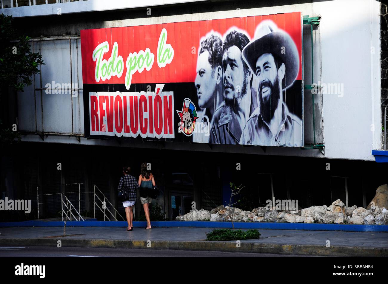 Fidel, Che Guevara und Camilio in einer politischen Propaganda in Habana, in der die Revolution von 1959 erhöht wird, Kuba Stockfoto
