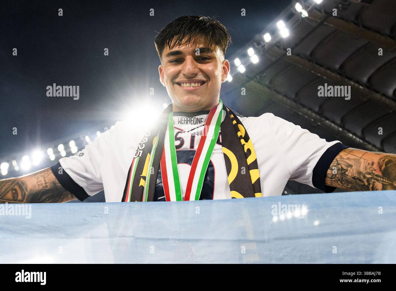 Santiago Castro von Bologna FC feiert am 14. Mai 2025 im Stadio Olimpico in Rom (Italien) das Finale des Fußballspiels Coppa Italia zwischen AC Milan und Bologna FC. Stockfoto