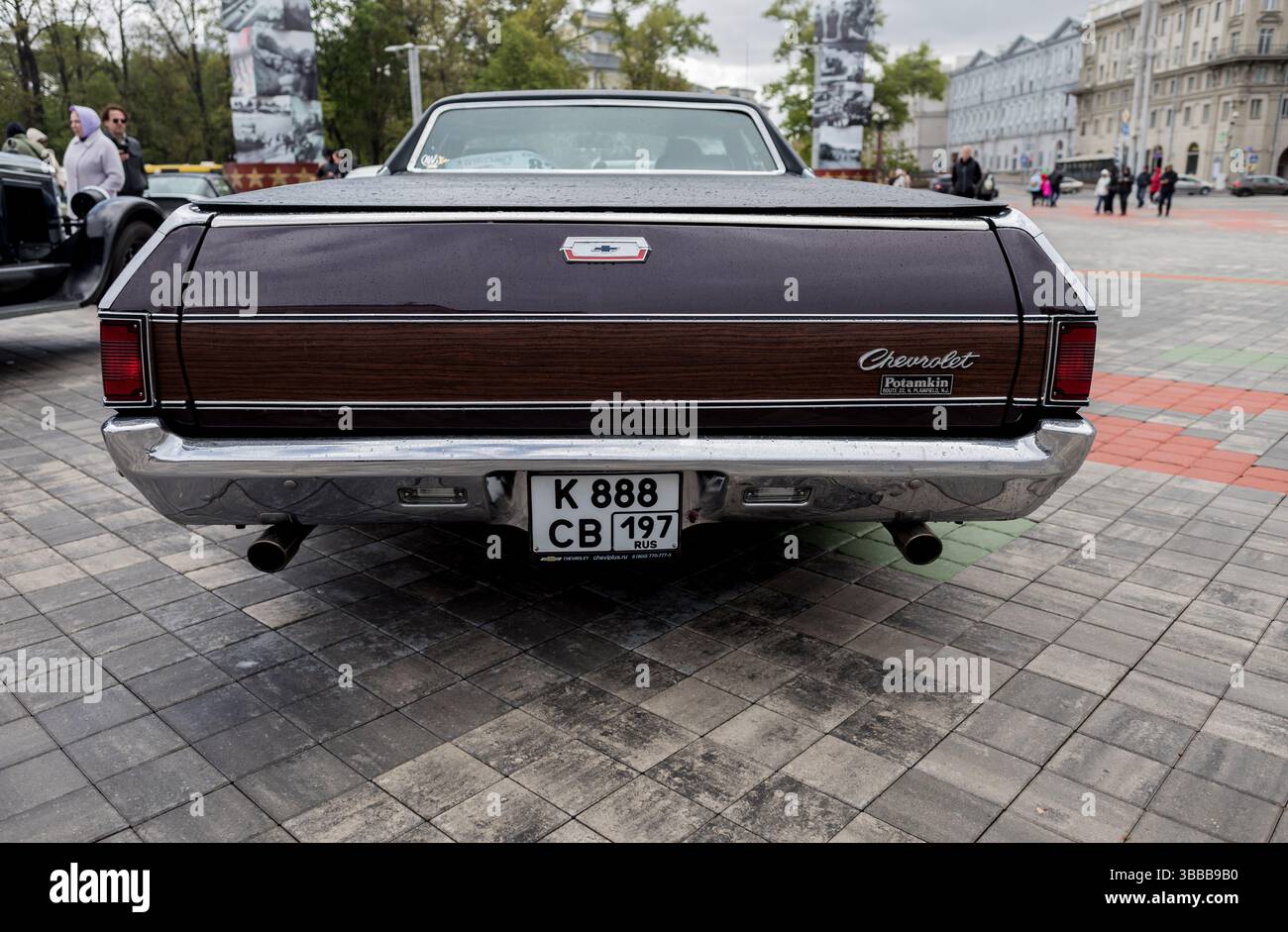 Minsk, Weißrussland, 15. Mai 2025 - Rückansicht des Oldtimers Chevrolet El Camino in der Stadt Stockfoto