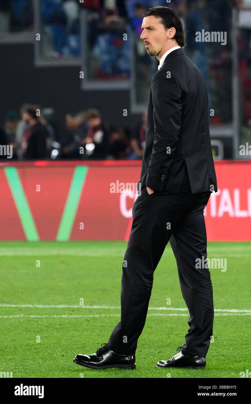 Zlatan Ibrahimovic am Ende des Coppa Italia-Endspiels zwischen AC Milan und Bologna FC im Stadio Olimpico in Rom (Italien) am 14. Mai 2025. Stockfoto