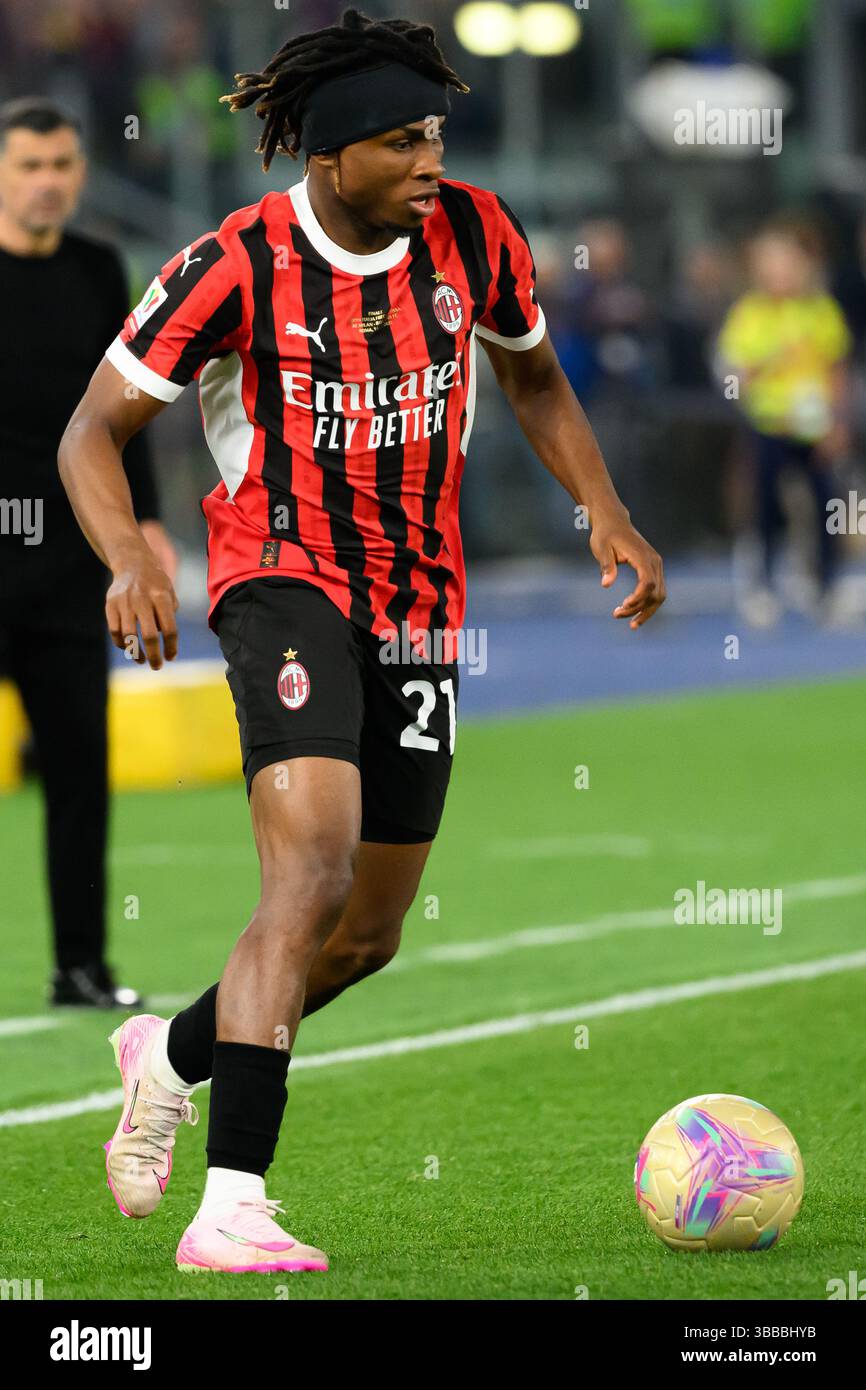 Samuel Chukwueze vom AC Milan im Finale des Coppa Italia zwischen AC Milan und Bologna FC im Stadio Olimpico in Rom (Italien), 14. Mai 2025. Stockfoto
