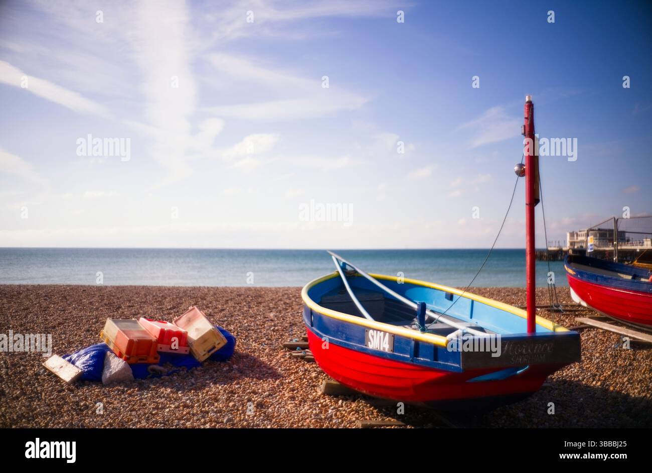 Florenz Fischerboot am Strand von Worthing mit geringer Tiefe des Feldes Stockfoto