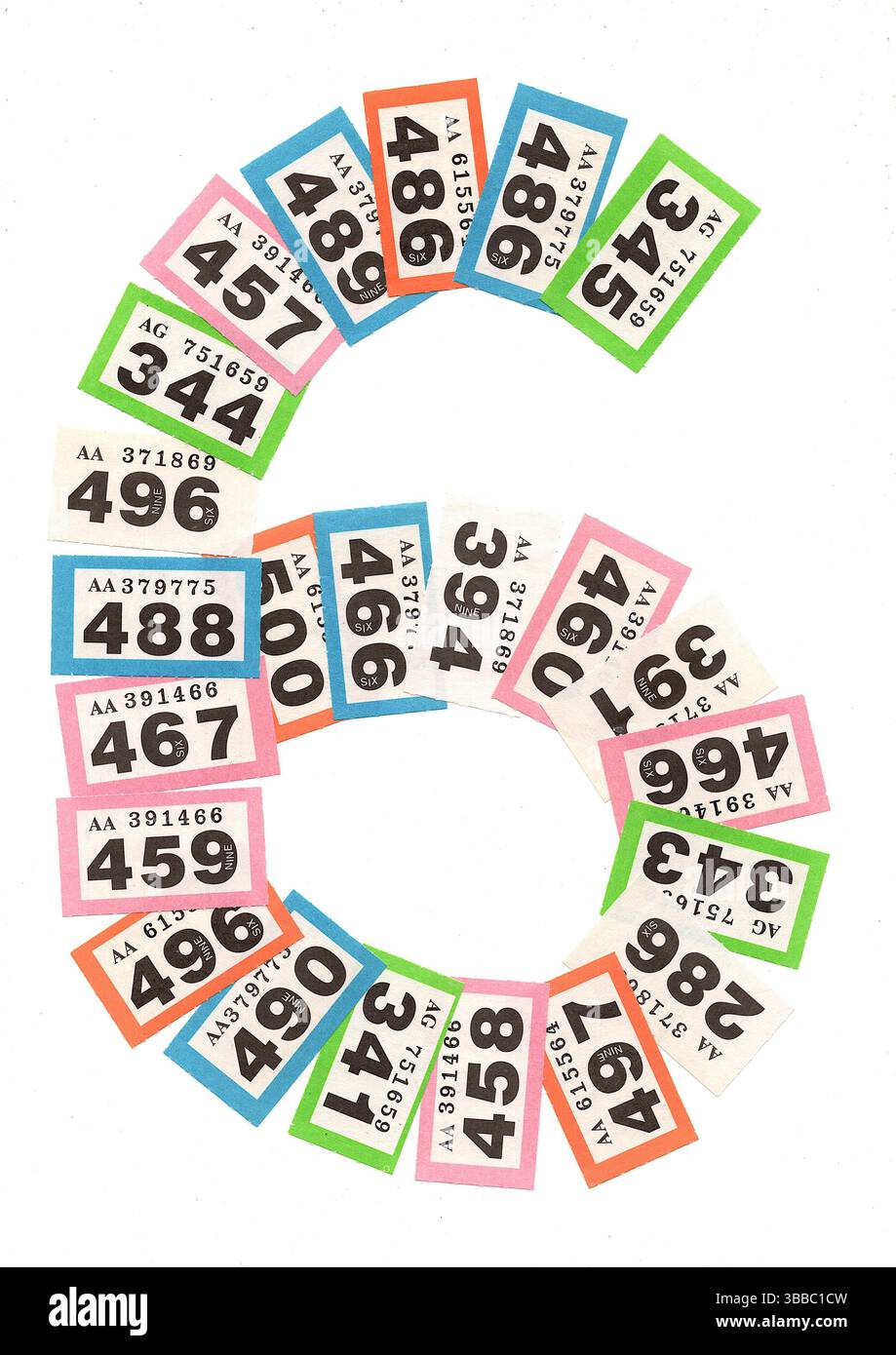 Verlosungskarten in Form einer Nummer sechs, isoliert auf weißem Hintergrund. Stockfoto