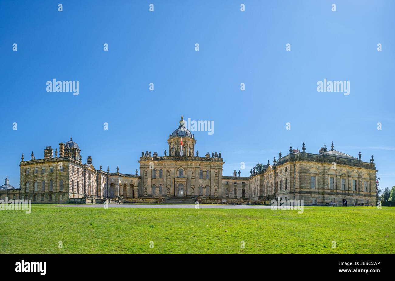 Die nördliche Fassade von Castle Howard, Herrensitz in der Nähe von York, Yorkshire, England, Großbritannien Stockfoto