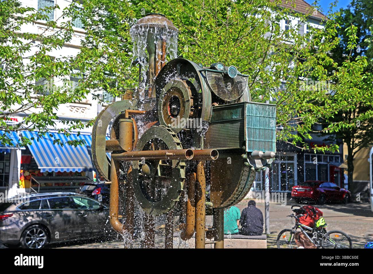 Wasserspiele zur Dekoration Wasserspiele in Form einer Lokomotive nahe dem Eisenbahnmuseum Bochum Dahlhausen zur Erfrischung und Dekoration auf öffentlichen Plätzen. Bochum Nordrhein-Westfalen Deutschland Dahlhausen *** Wasserspiele zur Dekoration Wasserspiele in Form einer Lokomotive in der Nähe des Eisenbahnmuseums Bochum Dahlhausen zur Erfrischung und Dekoration an öffentlichen Plätzen Bochum Nordrhein-Westfalen Deutschland Dahlhausen Stockfoto