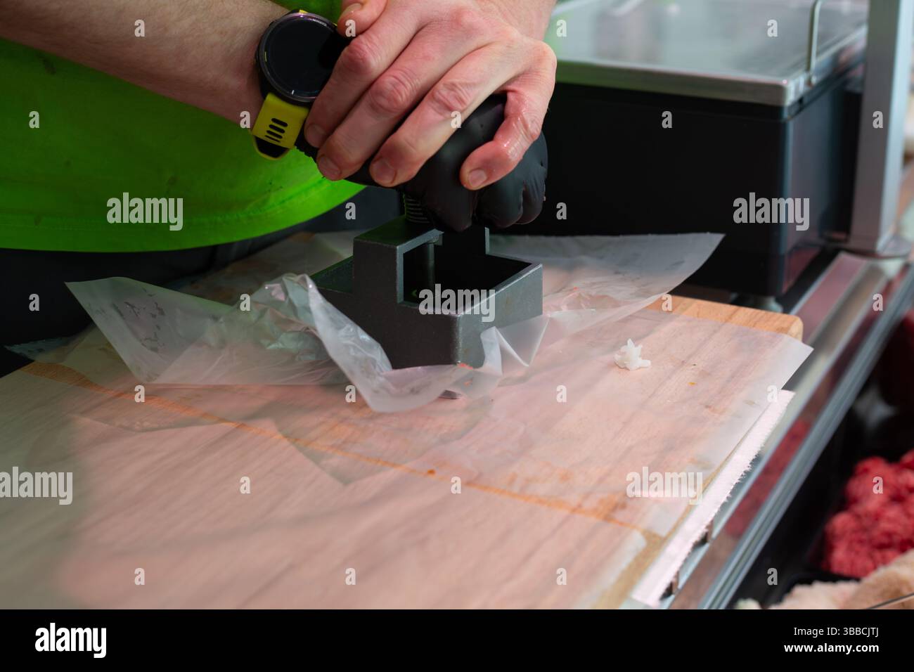 Bio-Fleisch-Sushi. Fleisch-Sushi-Rezept. Schritt-für-Schritt-Vorbereitung. Gemischtes Tablett Ihrer Wahl. Stockfoto