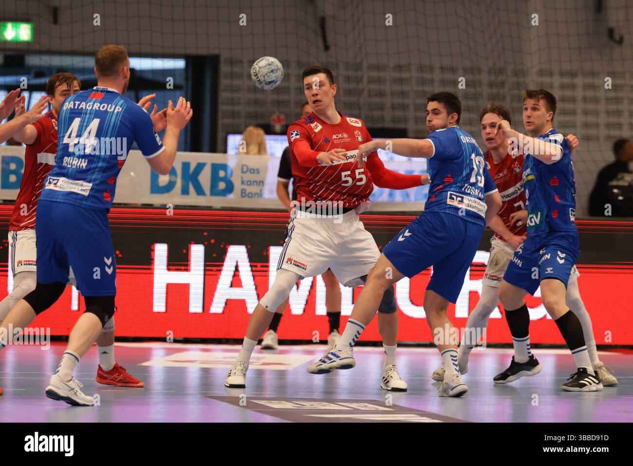 Deutschland, xFSx, Hamburg, 1. Daikin Handball Bundesliga, Herren, Saison 2024/2025, DHB, 29. Spieltag , HSV Handball vs TVB 1898 1898 Stuttgart, in der Sporthalle Hamburg , 15.05.2025 ,44 , v.l. Lenny Rubin TVB 1898 55 Stuttgart ,44 , Azat Valiullin 55, HSV Hamburg Handball , Achilleas Toskas TVB 1898 Stuttgart ,13 *** GER, xFSx, Hamburg,1 Daikin Handball Bundesliga, Herren,Saison 2024 2025,DHB, 29 Spieltag , HSV Handball vs TVB 1898 Stuttgart, in der Sporthalle Hamburg , 15 05 2025 , in der Sporthalle Hamburg , 15 05 Rubin Rubin Rubin Stuttgart , 15 05 , , 17, , 17, , 15 05, , 17, HSV Hamburg Handball, Achilleas Toskas TVB 1898 Stuttgart ,13 Kopie Stockfoto