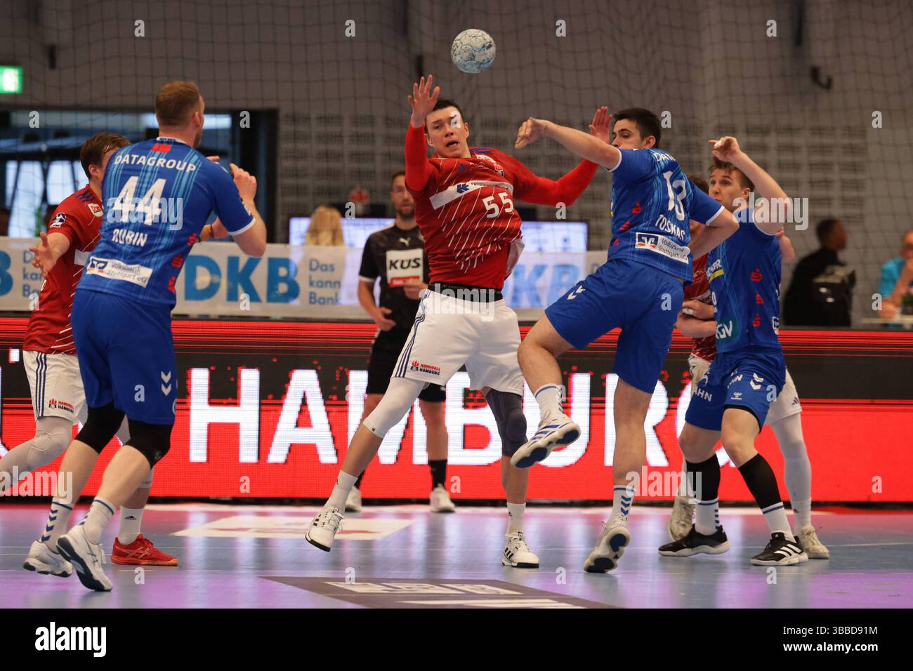 Deutschland, xFSx, Hamburg, 1. Daikin Handball Bundesliga, Herren, Saison 2024/2025, DHB, 29. Spieltag , HSV Handball vs TVB 1898 1898 Stuttgart, in der Sporthalle Hamburg , 15.05.2025 ,44 , v.l. Lenny Rubin TVB 1898 55 Stuttgart ,44 , Azat Valiullin 55, HSV Hamburg Handball , Achilleas Toskas TVB 1898 Stuttgart ,13 *** GER, xFSx, Hamburg,1 Daikin Handball Bundesliga, Herren,Saison 2024 2025,DHB, 29 Spieltag , HSV Handball vs TVB 1898 Stuttgart, in der Sporthalle Hamburg , 15 05 2025 , in der Sporthalle Hamburg , 15 05 Rubin Rubin Rubin Stuttgart , 15 05 , , 17, , 17, , 15 05, , 17, HSV Hamburg Handball, Achilleas Toskas TVB 1898 Stuttgart ,13 Kopie Stockfoto