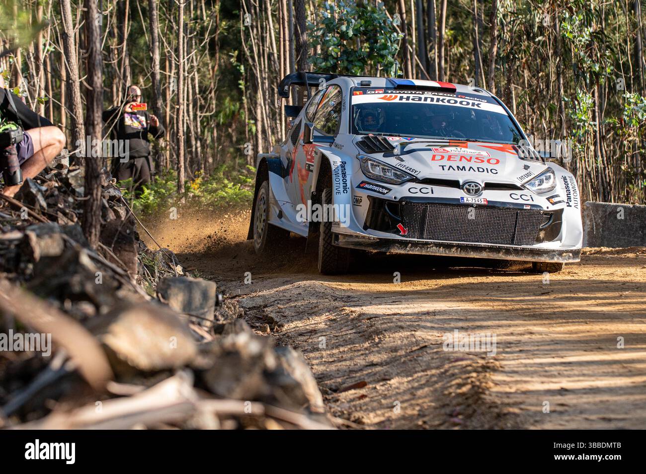 Sébastien OGIER(Fra),Vincent LANDAIS(Fra) bei einer TOYOTA GR Yaris Rally1 eines Teams TOYOTA GAZOO RACING WRT in Aktion während eines Shakedown der FIA WRC Vodafone Rallye Portugal in Matosinhos, Portugal, am 15. Mai 2025. Stockfoto