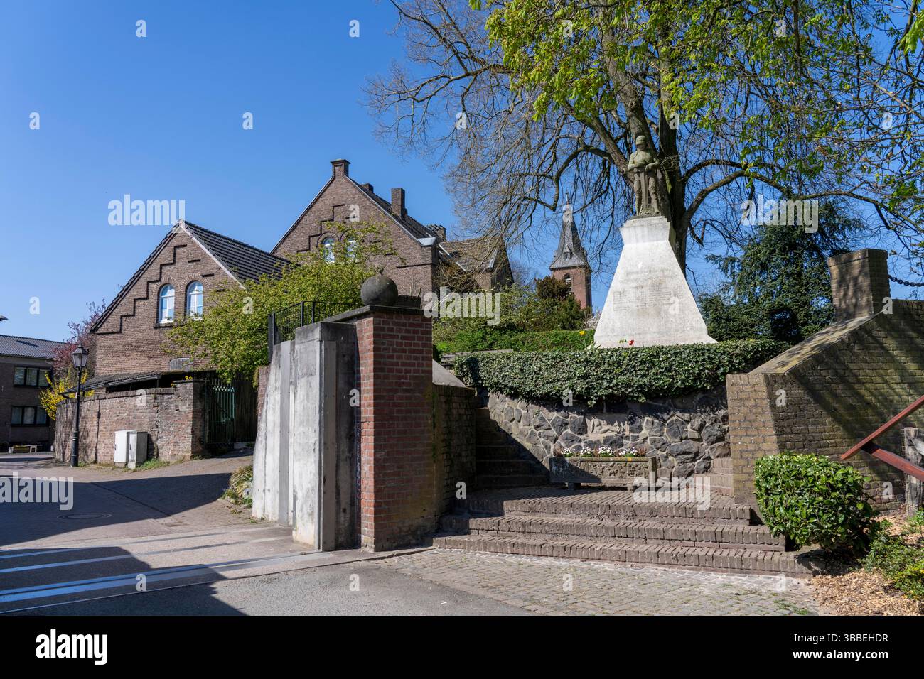 Das Dorf Schenkenschanz gehört zu Kleve am Niederrhein. Neun Zehntel des Gemeindegebiets liegen in der Rheinaue, und das Dorf liegt Stockfoto