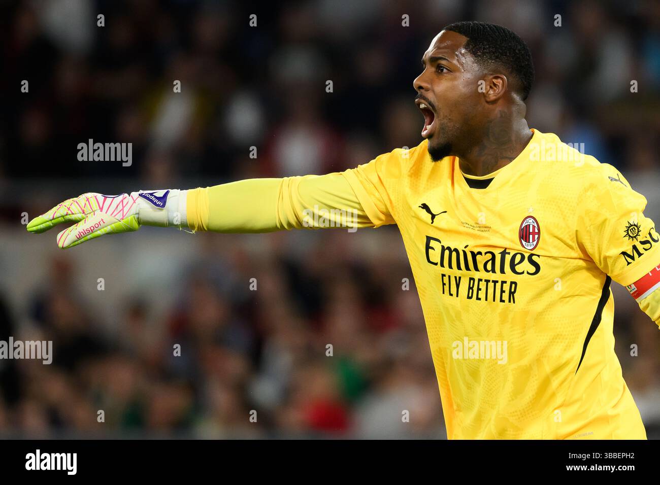 Mike Maignan vom AC Milan Gesten während des Coppa Italia-Endspiels zwischen AC Milan und Bologna FC im Stadio Olimpico in Rom (Italien), 14. Mai 2025. Stockfoto