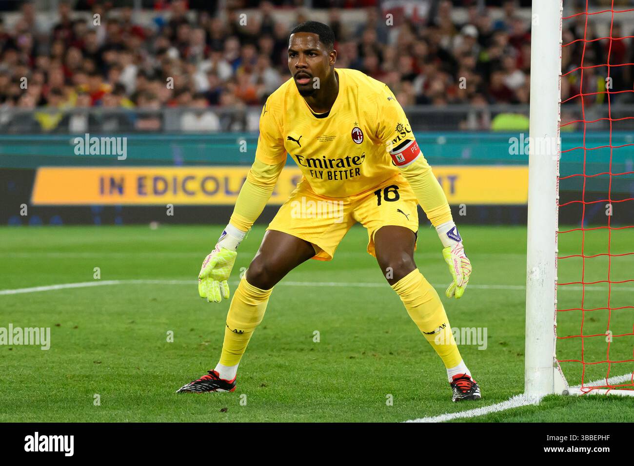 Mike Maignan vom AC Milan Gesten während des Coppa Italia-Endspiels zwischen AC Milan und Bologna FC im Stadio Olimpico in Rom (Italien), 14. Mai 2025. Stockfoto