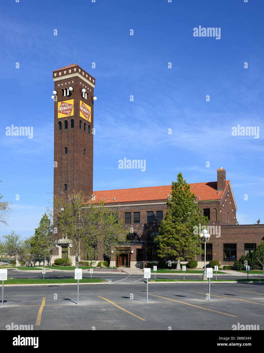 Great Falls, MT, USA - 5. Mai 2025; Bahnhof Great Falls, Eisenbahngebäude Milwaukee Road Stockfoto