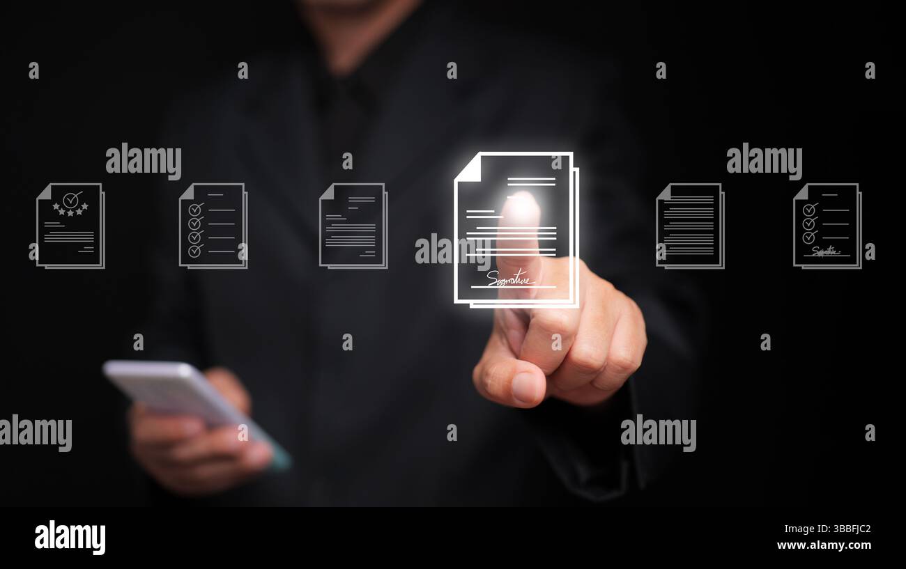 Konzept des Dokumentverwaltungssystems. Ein Mann mit seinem Smartphone sucht nach einer Datei, die im DMS-System gespeichert ist, um Dateien zu speichern, freizugeben, zu verfolgen und zu verwalten oder Stockfoto