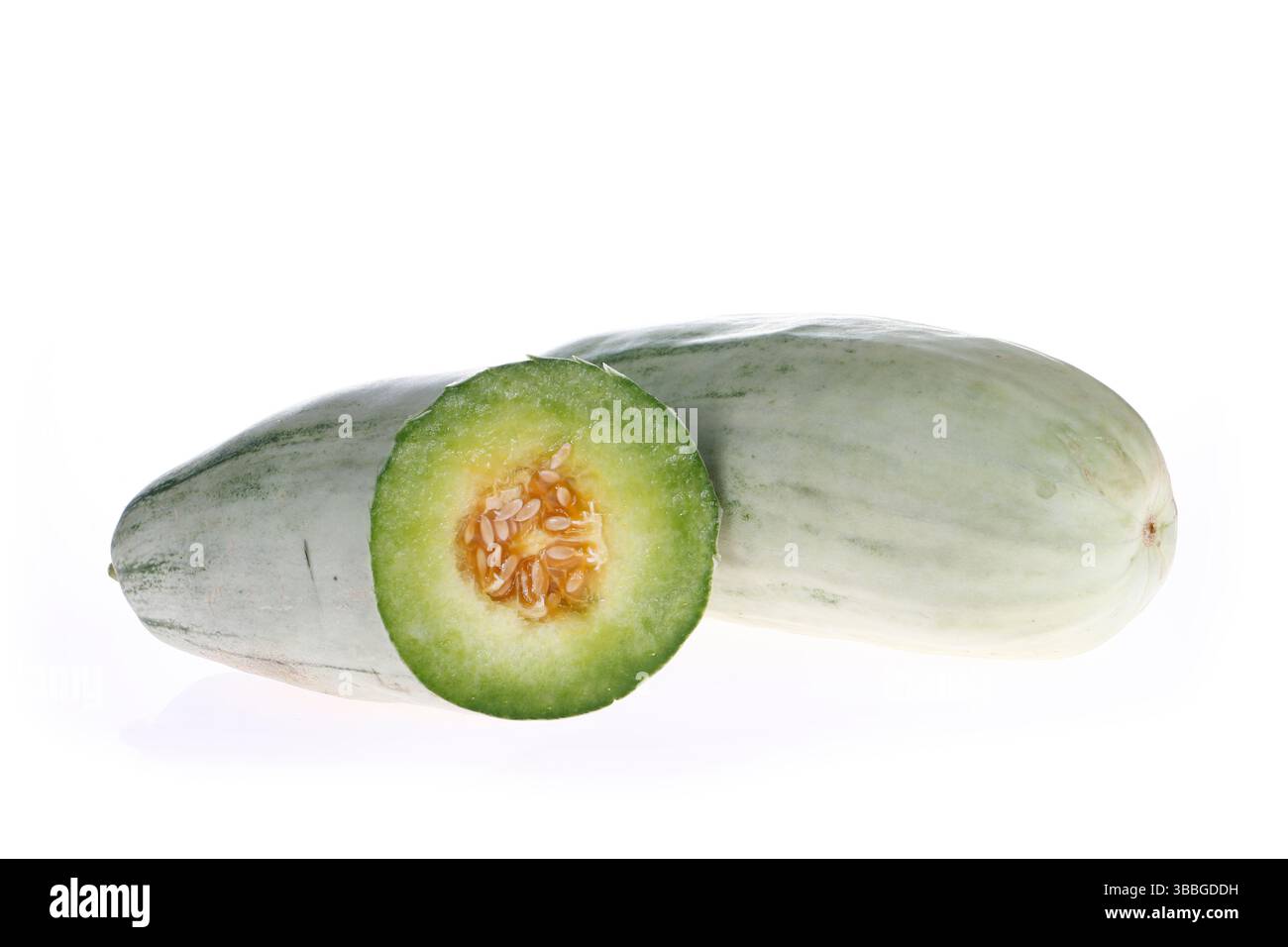 Melone auf weißem Hintergrund, aus nächster Nähe aufgenommen Stockfoto