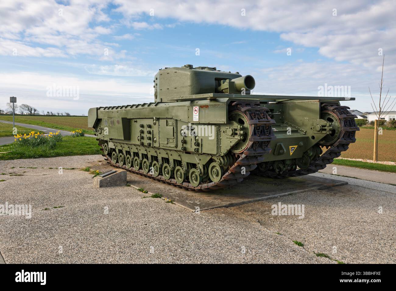 Churchill AVRE Panzerdenkmal aus dem 2. Weltkrieg, Lion-sur-Mer, Normandie, Frankreich, Europa Stockfoto