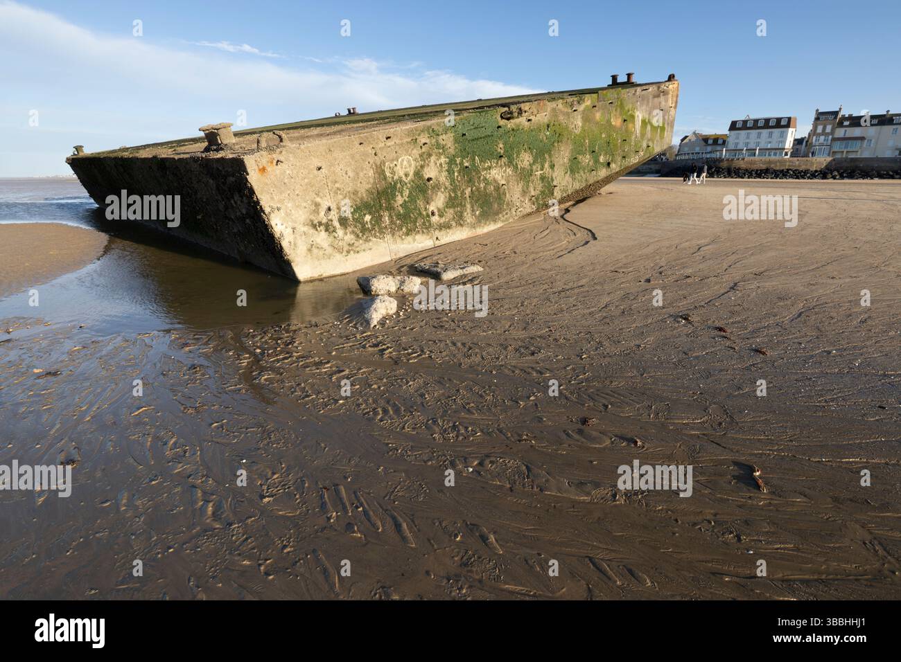 Überreste des Mulberry Harbour, Arromanches-les-Bains, Normandie, Frankreich, Europa Stockfoto