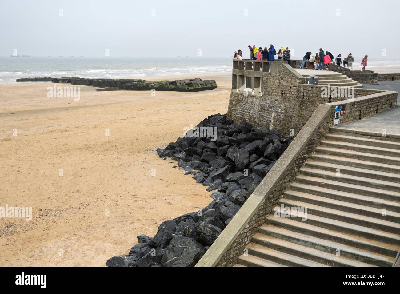 Überreste des Mulberry Harbour, Arromanches-les-Bains, Normandie, Frankreich, Europa Stockfoto