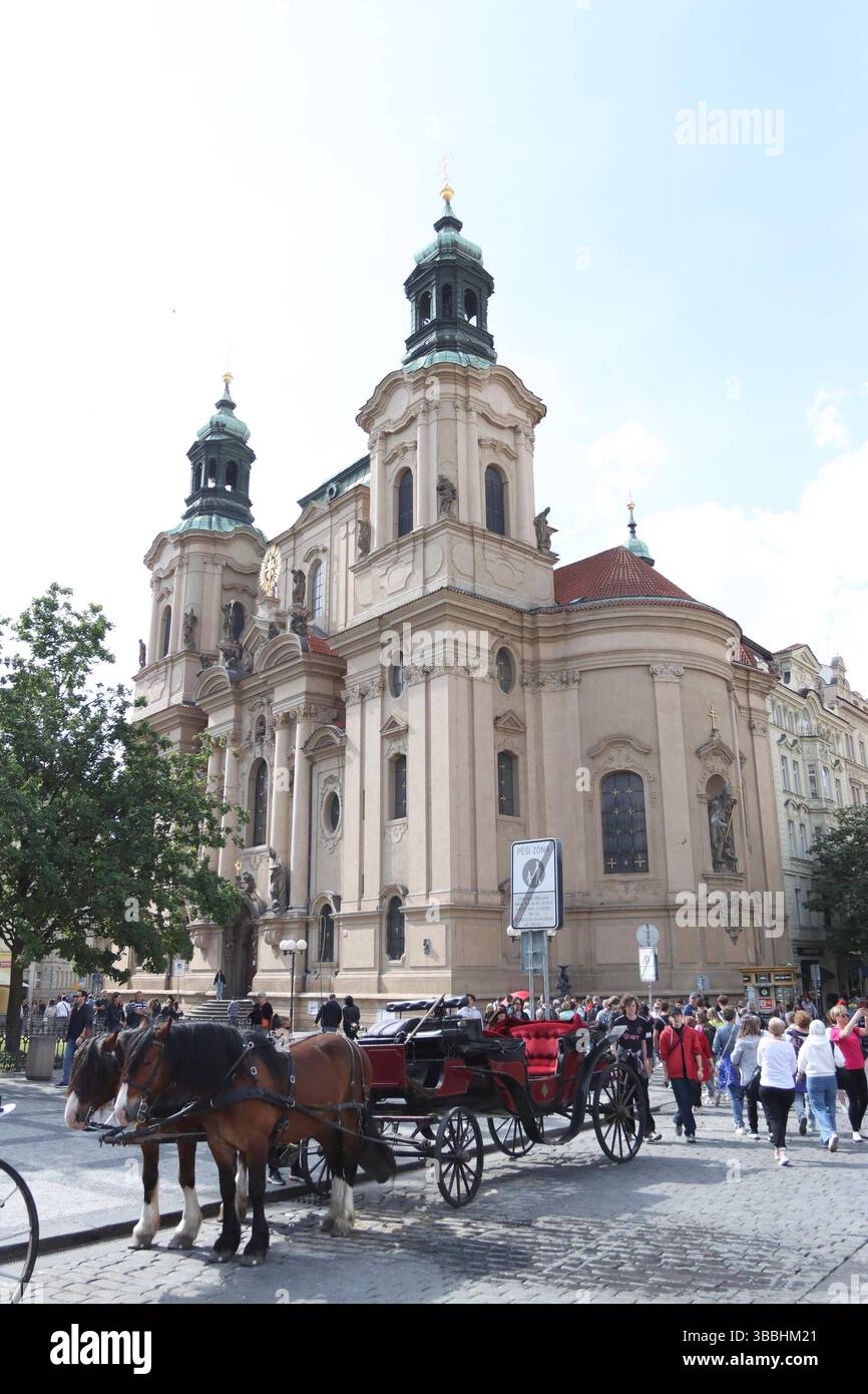 16.05.2025, Prag, CZE, unterwegs in Prag, Themenbild, Symbolbild, Verschiedene Themenbilder, Reisefeature, Impressionen, im Bild Kirche, St. Nikolaus, St. Nikolaus, St. Nikolaus, Prag, Praha, Prag, *** 16 05 2025, Prag, CZE, auf der Straße in Prag, Themenbild, Symbolbild, verschiedene Themenbilder, Reise-Feature, Impressionen, in Picture Church, St. Nikolaus, St. Nikolaus, St. Nikolaus, Prag, Praha, Prag, Stockfoto